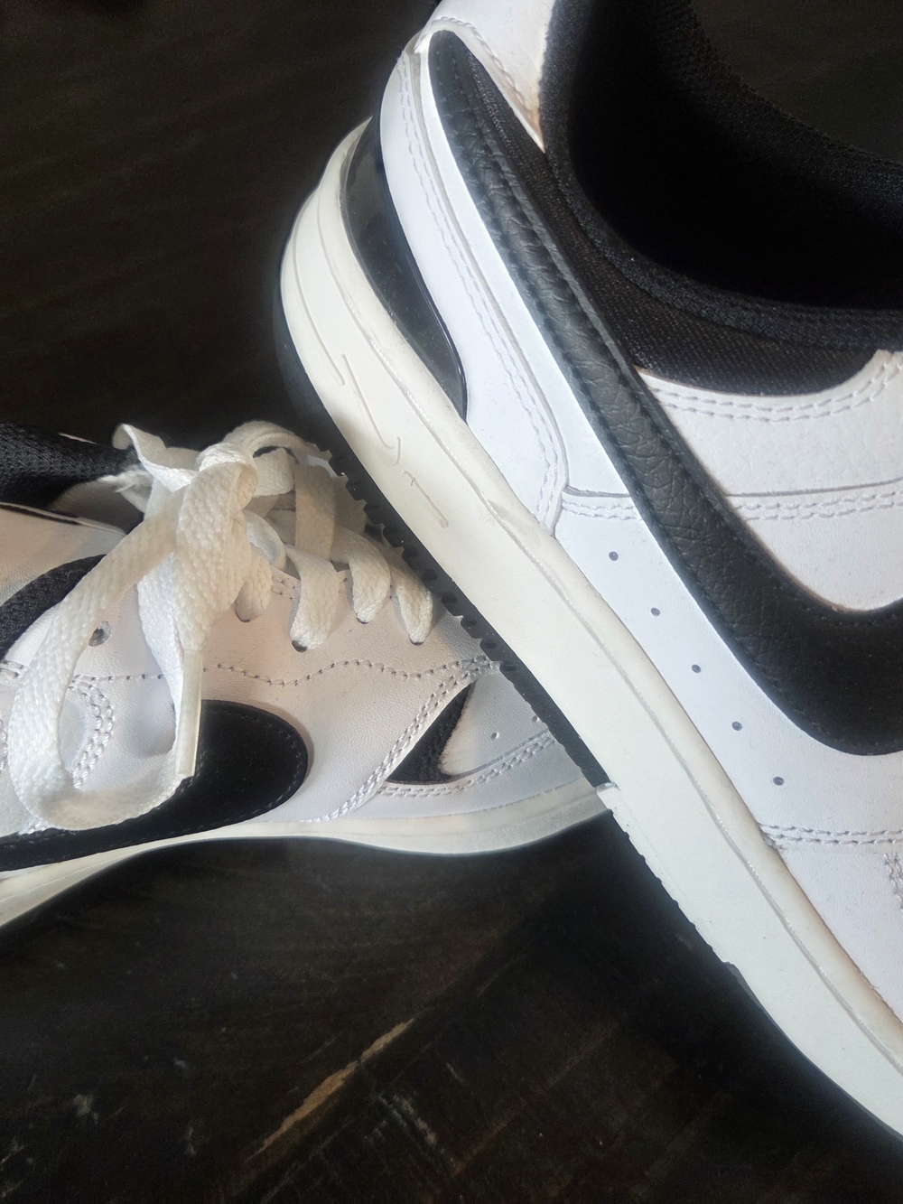 Nike Men's White and Black Low-Top Sneakers